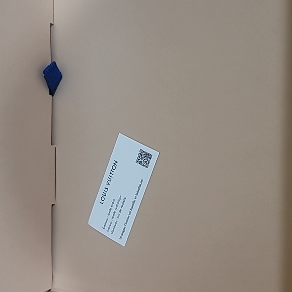 Louis Vuitton Orange Gift Box with Red Ribbon - Picture 5 of 6